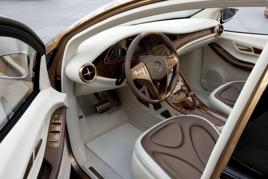 Интерьер Mercedes-Benz BlueZERO E-Cell PLUS Concept 2009 года  (фото 5 из 14)